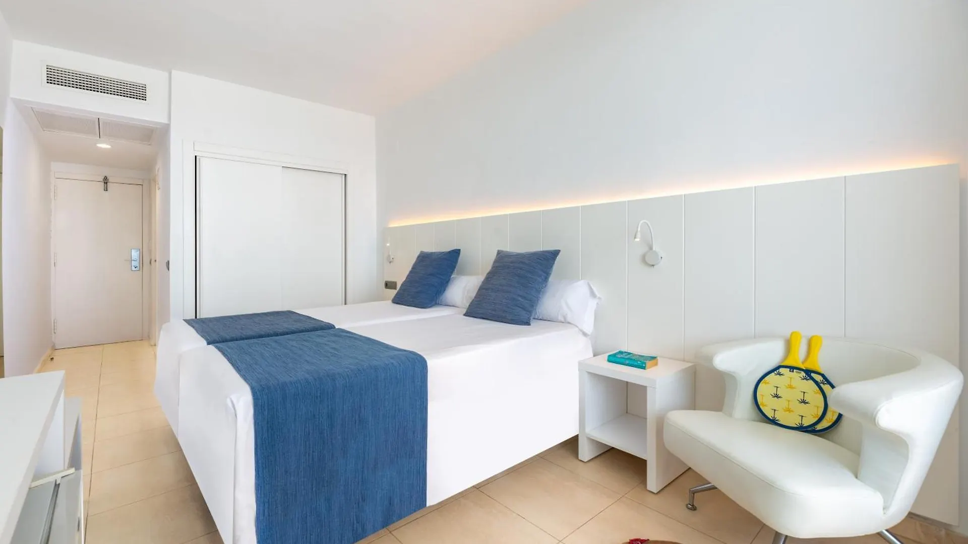 Hotel Vibra Algarb Playa d'en Bossa 4*,  Espanha